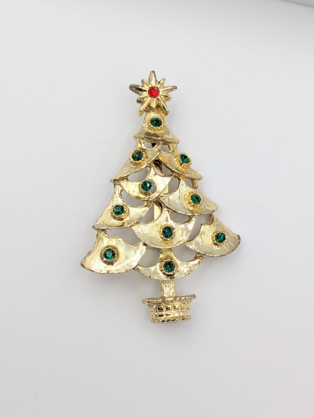 5/25$ Vintage gold tone rhinestone Christmas tree brooch pin READ